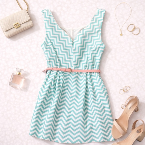 City Studio Dresses & Skirts - City Studio Mint & White Chevron Sleeveless Dress with Pink Belt Size 11 NWT